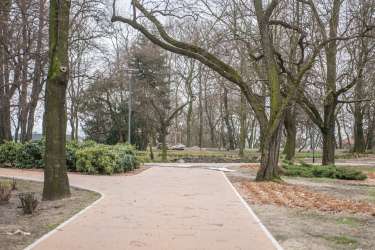 Po II wojnie światowej nekropolię rozebrano i utworzono w jej miejscu Park Lubuski. Fot. Ł. Gdak